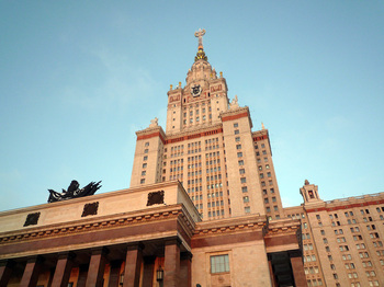 Два университета, МГУ и СПбГУ, получат право самостоятельно присваивать докторские и кандидатские научные степени