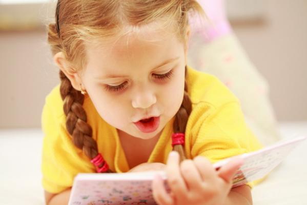 Как обучить ребенка читать стихи?