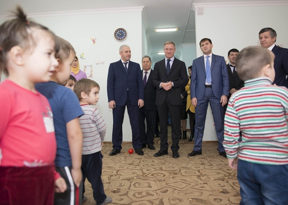 визит Дм. Ливанова в чеченский детский сад